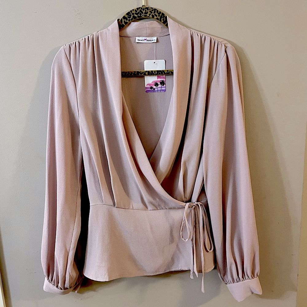NWT Dainty Hooligan Smooth Talker Blush Wrap Blouse LARGE - Picture 2 of 11